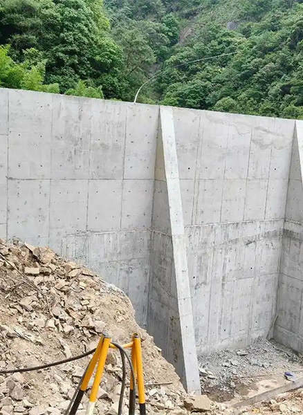 徐州睢宁县重力式挡土墙